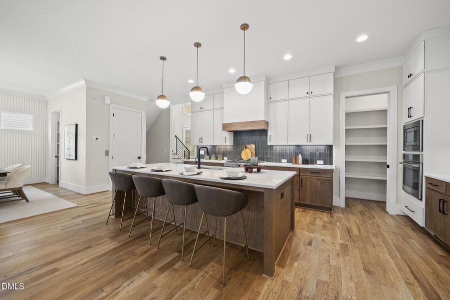 8 - 407 Waldo - Kitchen