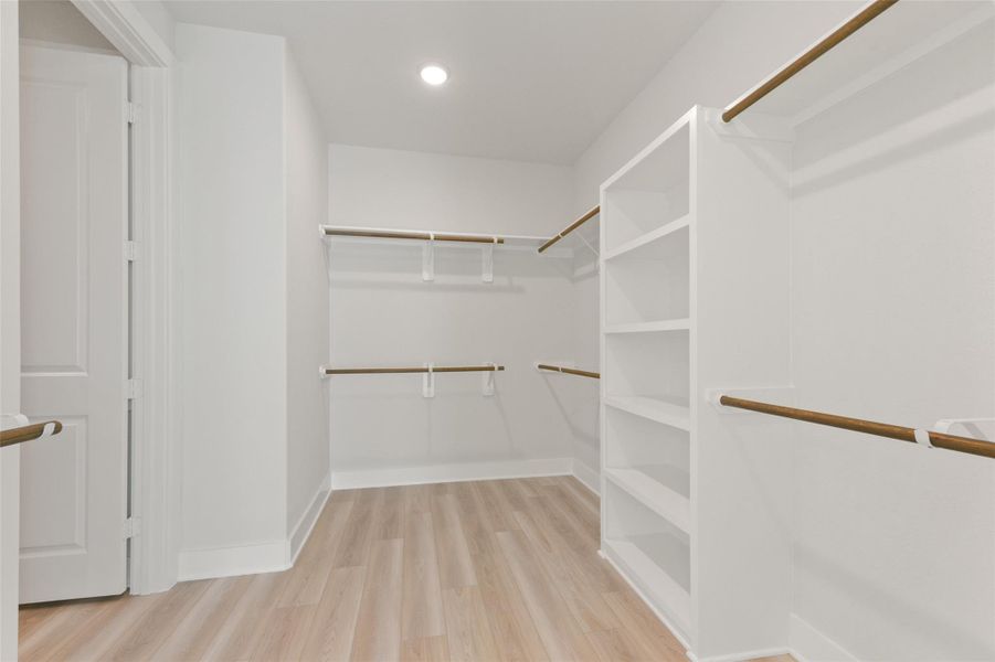 Spacious, unfurnished interior of a new home in Lago Mar, Texas City (Image 27).