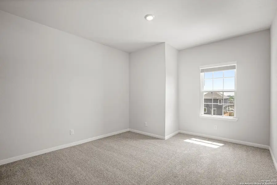 Spacious, unfurnished interior of a new home in Melissa Ranch, San Antonio (Image 5).