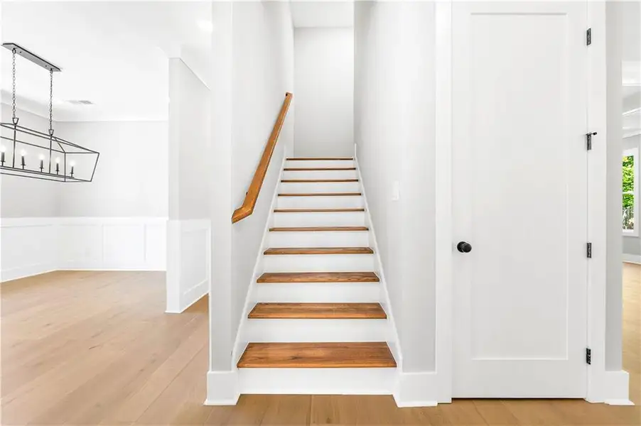 Spacious, unfurnished interior of a new home in , Brookhaven (Image 38).