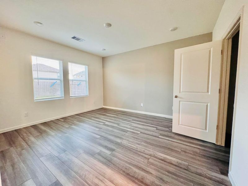 Spacious, unfurnished interior of a new home in Sunterra, Katy (Image 11). Spacious, unfurnished interior of a new home in Sunterra, Katy (Image 11).