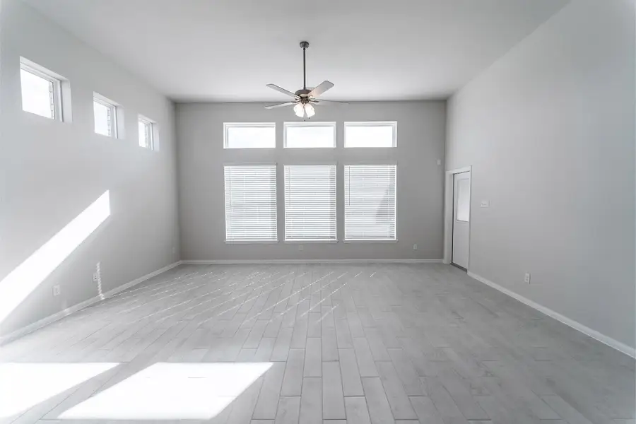 Spacious, unfurnished interior of a new home in Canterra Creek, Rosharon (Image 15). Spacious, unfurnished interior of a new home in Canterra Creek, Rosharon (Image 15).
