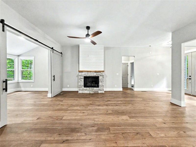 Spacious, unfurnished interior of a new home in , Waleska (Image 27).