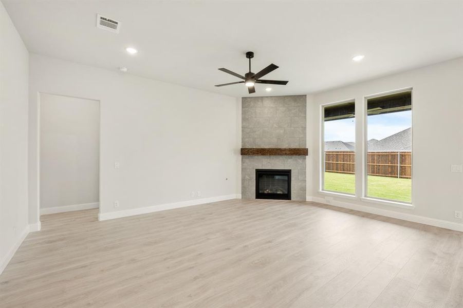 Spacious, unfurnished interior of a new home in Addison Hills, Cedar Hill (Image 32).