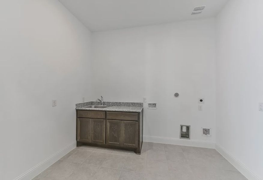 Plan 6040 laundry w/ sink, cabinets - 11 of 24
