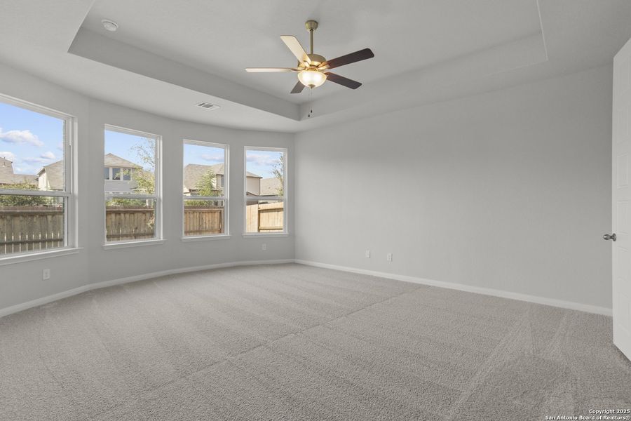 Spacious, unfurnished interior of a new home in Stillwater Ranch, San Antonio (Image 28).