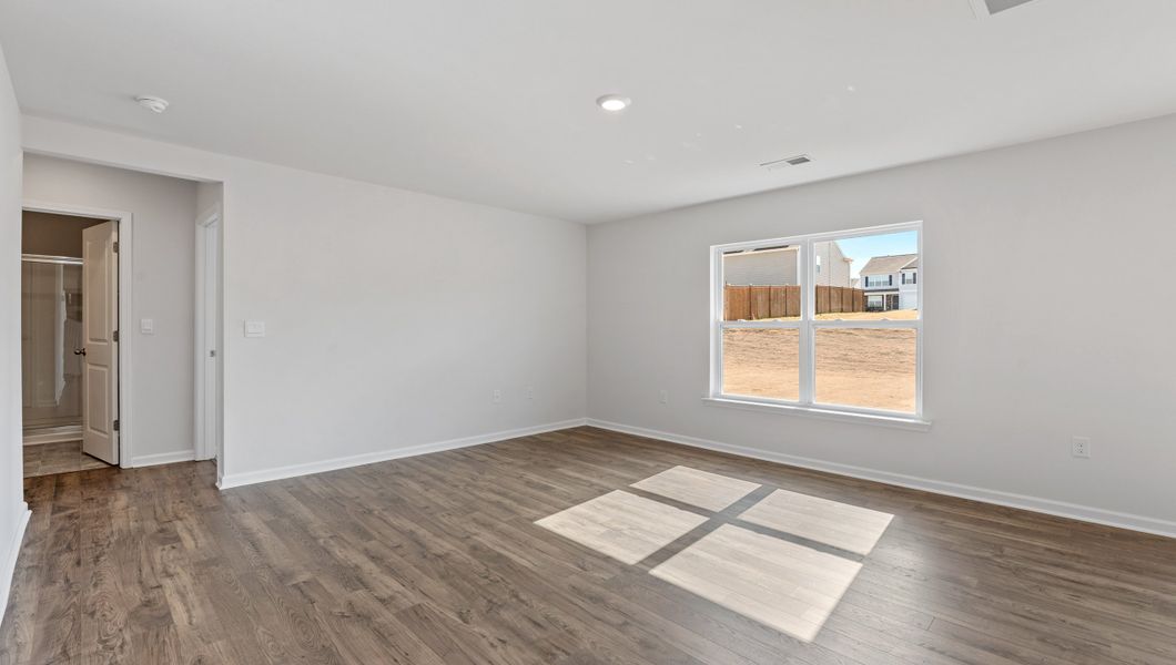 Spacious, unfurnished interior of a new home in Treemont Commons, Wellford (Image 18).