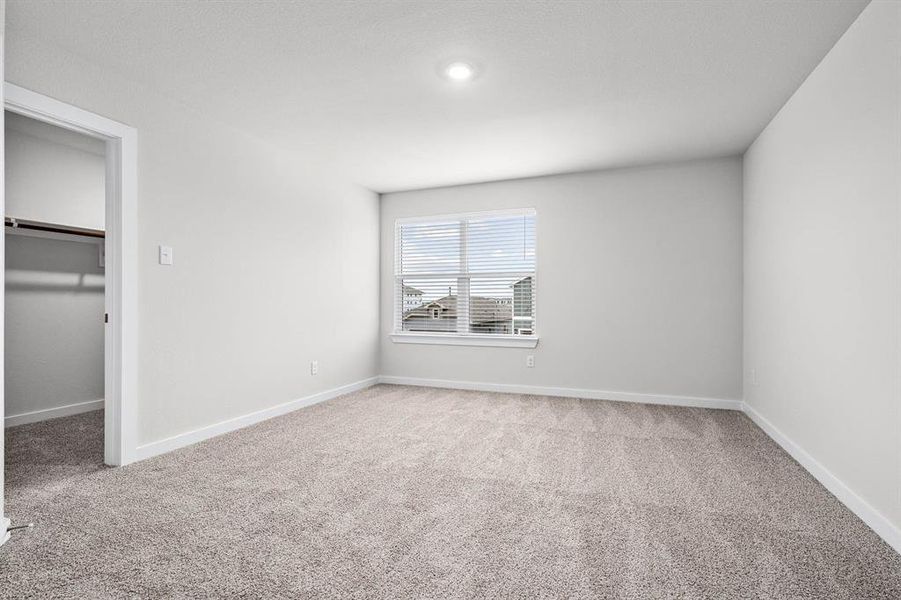 Spacious, unfurnished interior of a new home in Sherman Heights, Sherman (Image 7).