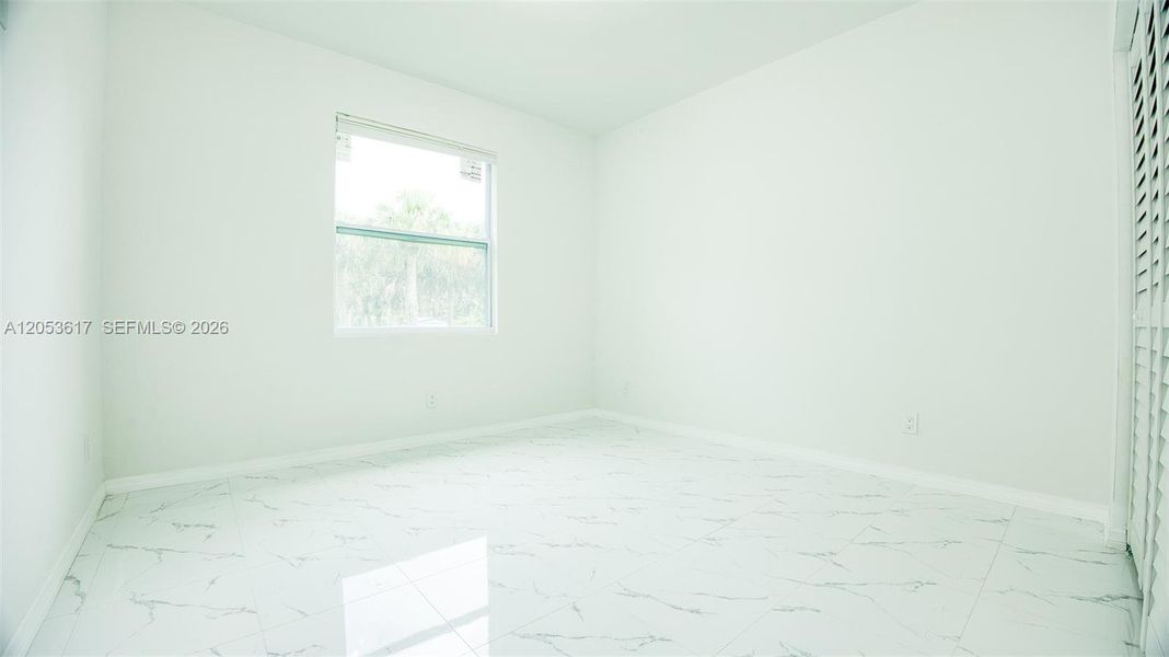 Spacious, unfurnished interior of a new home in , Lehigh Acres (Image 6).