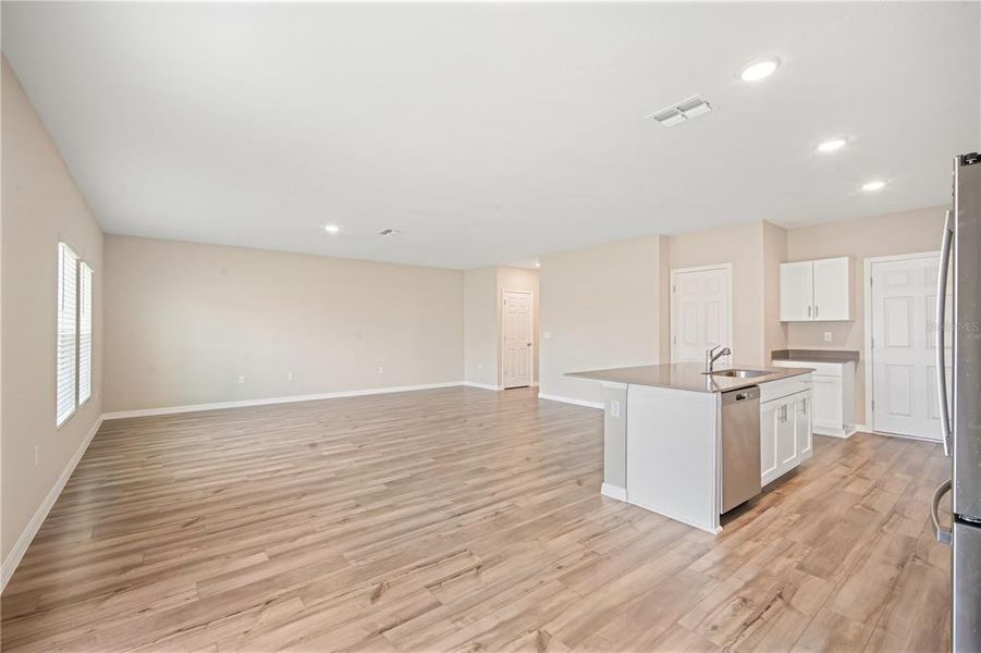 Spacious, unfurnished interior of a new home in Crosswind Point, Parrish (Image 16). Spacious, unfurnished interior of a new home in Crosswind Point, Parrish (Image 16).