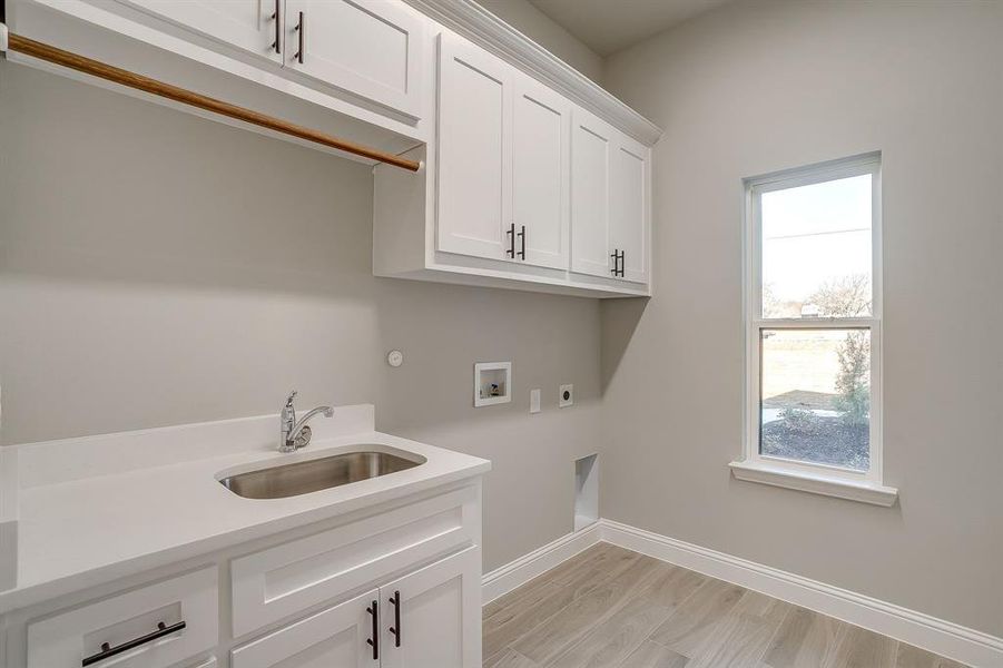 Furnished interior view inside a new home in , Weatherford (Image 8).