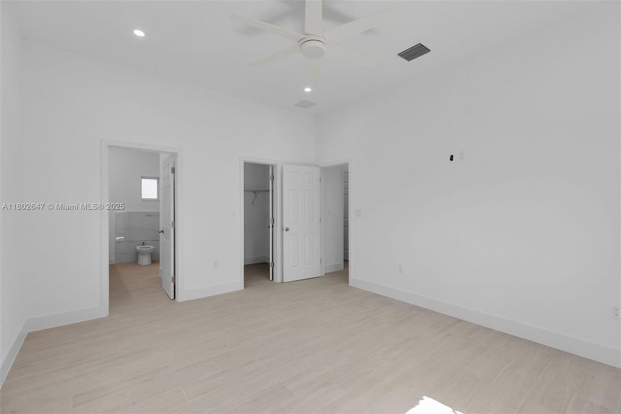 Spacious, unfurnished interior of a new home in , Key Largo (Image 20). Spacious, unfurnished interior of a new home in , Key Largo (Image 20).
