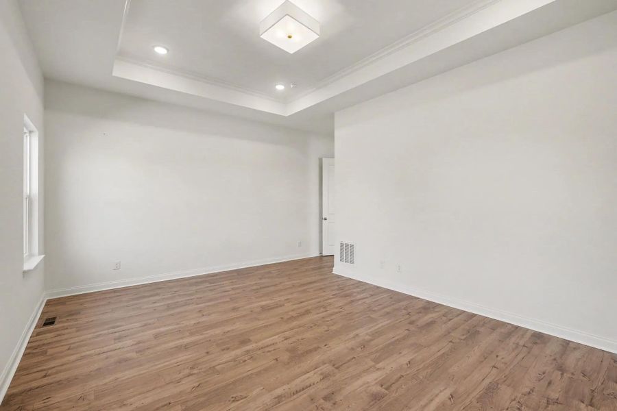 Everly E Primary Suite