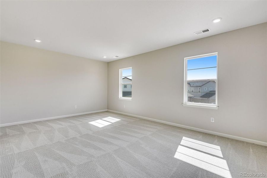 Spacious, unfurnished interior of a new home in Crescendo at The Aurora Highlands, Aurora (Image 19).
