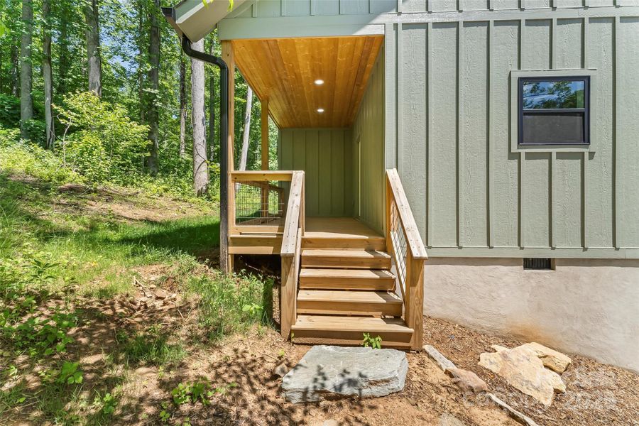 Exterior details and patio area of a home in , Marion (Image 25).