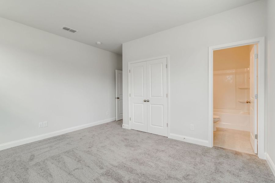 Spacious, unfurnished interior of a new home in Pecan Orchard, Elgin (Image 24).