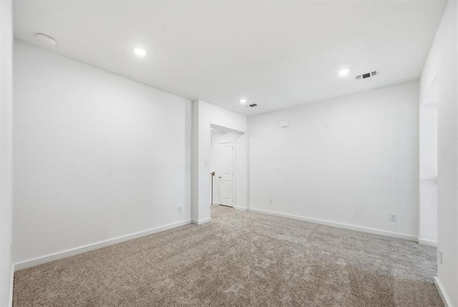 Spacious, unfurnished interior of a new home in Heritage Ranch: 50ft. lots, Sherman (Image 13). Spacious, unfurnished interior of a new home in Heritage Ranch: 50ft. lots, Sherman (Image 13).