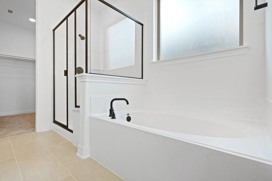 Primary bath. Note: Sample product photo - actual exterior and interior selections may vary by homesite Primary bath. Note: Sample product photo - actual exterior and interior selections may vary by homesite