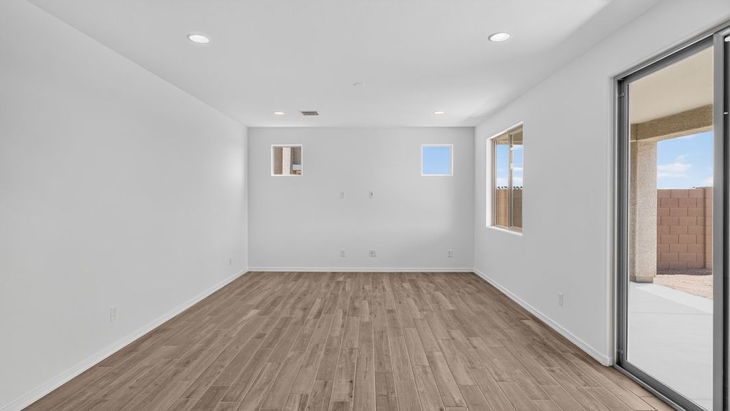 Spacious, unfurnished interior of a new home in Allen Ranches, Litchfield Park (Image 12).