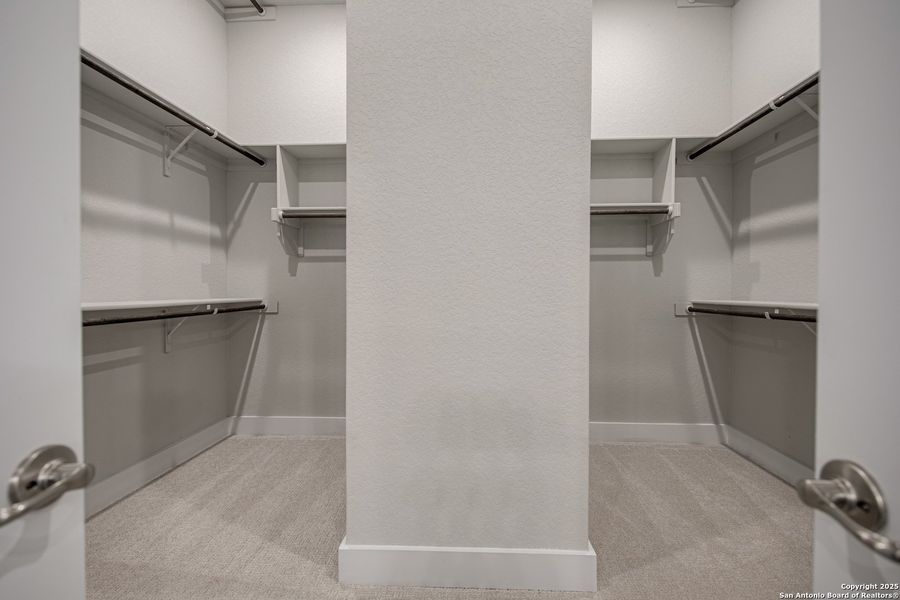 Spacious, unfurnished interior of a new home in Mesa Western, Cibolo (Image 30).