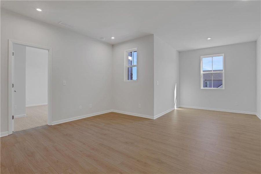 Spacious, unfurnished interior of a new home in Cambridge at Steels Bridge, Canton (Image 17).