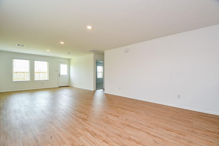 Spacious, unfurnished interior of a new home in Tavola: Cottage Collection, New Caney (Image 25).