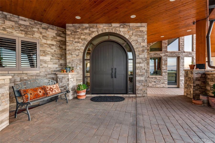 Outdoor Kitchen and pergola with Southern Exposure