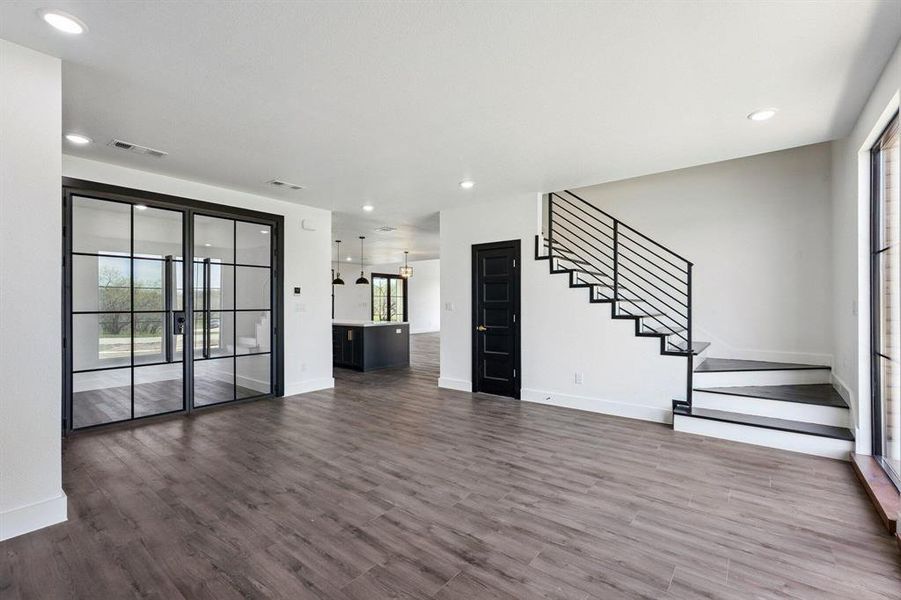 Spacious, unfurnished interior of a new home in , Cedar Hill (Image 27).