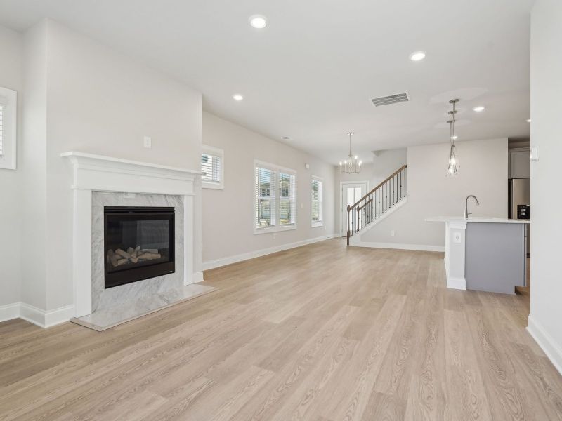 Spacious, unfurnished interior of a new home in Hawthorne Station, College Park (Image 11).
