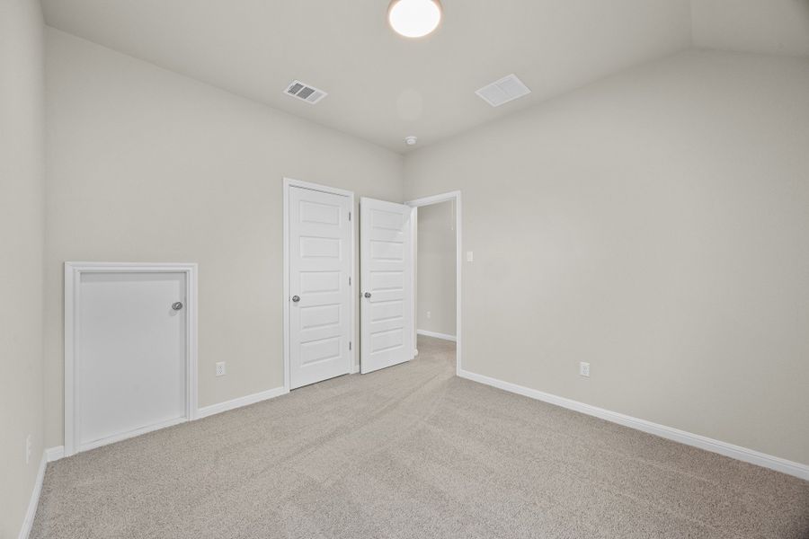 Spacious, unfurnished interior of a new home in Trinity Ranch, Elgin (Image 31).