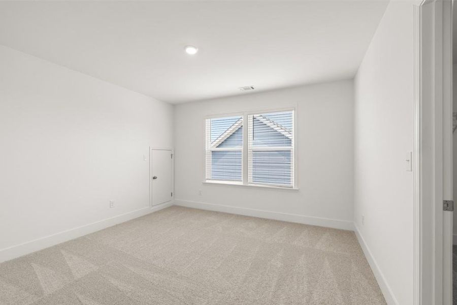 Spacious, unfurnished interior of a new home in The Court at Gainesville Township, Gainesville (Image 19).