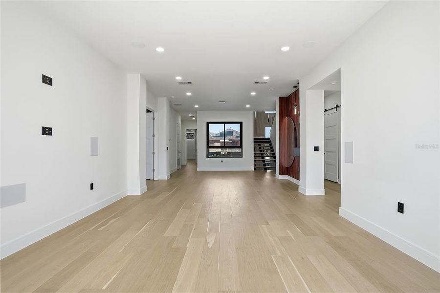 Spacious, unfurnished interior of a new home in , Tampa (Image 82).