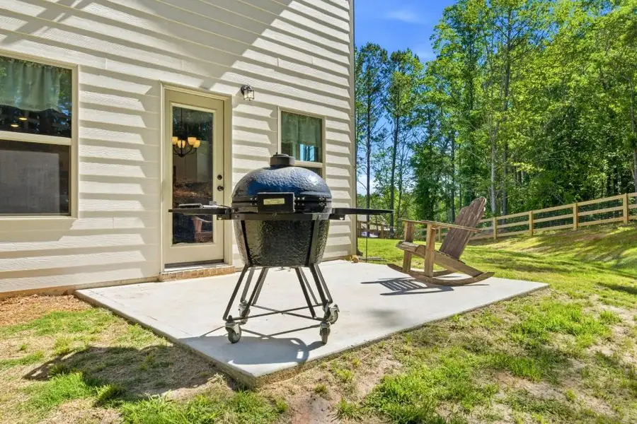 Exterior details and patio area of a home in , Villa Rica (Image 3).