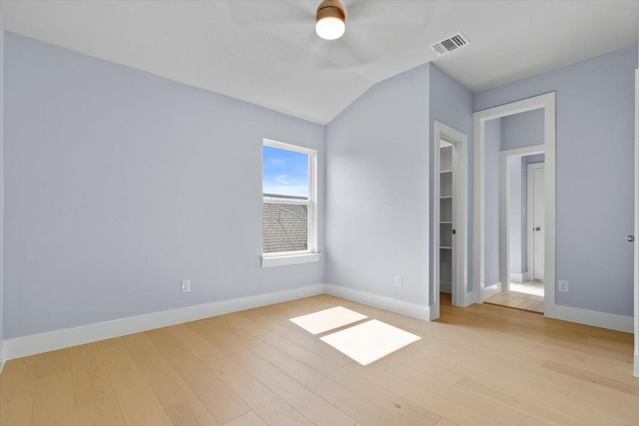 Spacious, unfurnished interior of a new home in , Round Rock (Image 28).