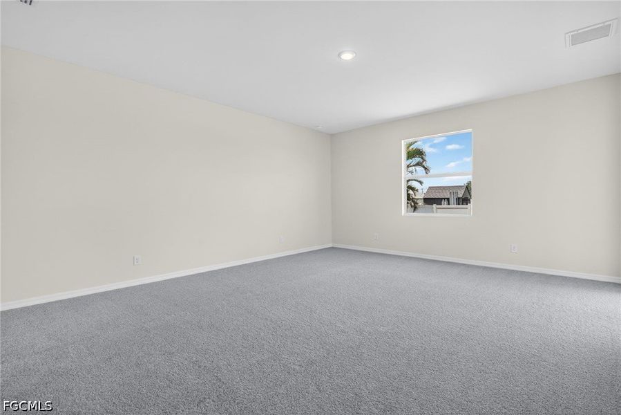 Spacious, unfurnished interior of a new home in Cape Coral, Cape Coral (Image 23).