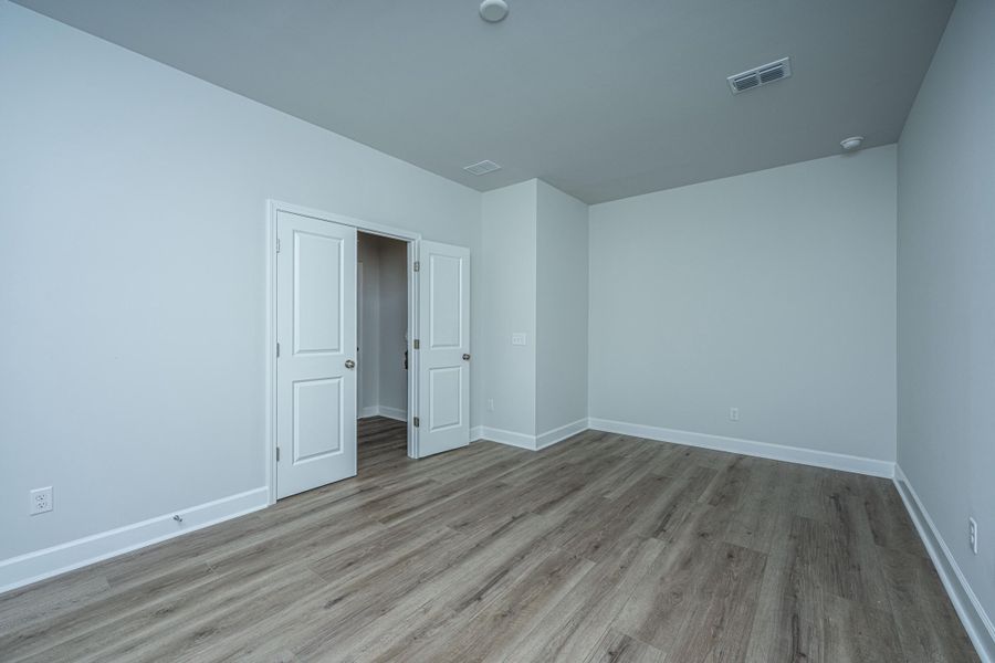 Spacious, unfurnished interior of a new home in Cedar Glen Preserve, Huger (Image 29).