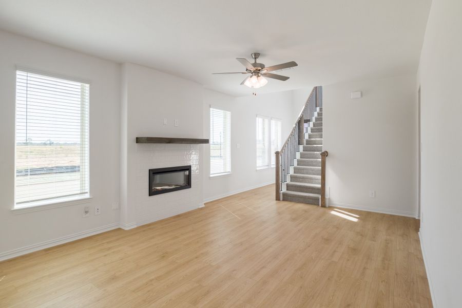 Spacious, unfurnished interior of a new home in Saratoga, Aubrey (Image 16).