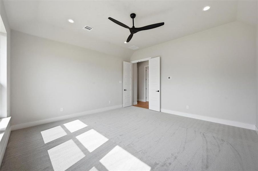 Spacious, unfurnished interior of a new home in Aledo Heights - Aledo ISD, Annetta South (Image 32).