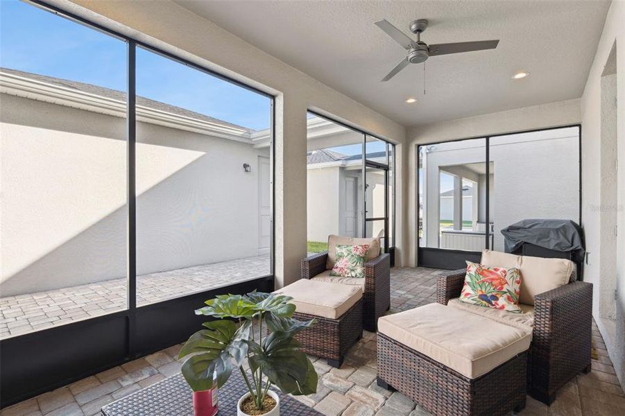 Exterior details and patio area of a home in , Winter Garden (Image 4).