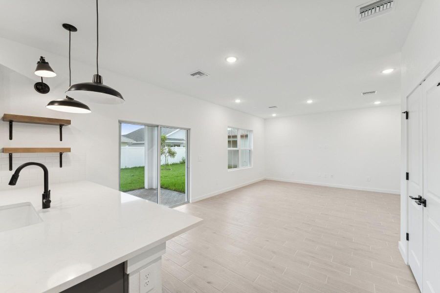 Spacious, unfurnished interior of a new home in , Fort Pierce (Image 35).
