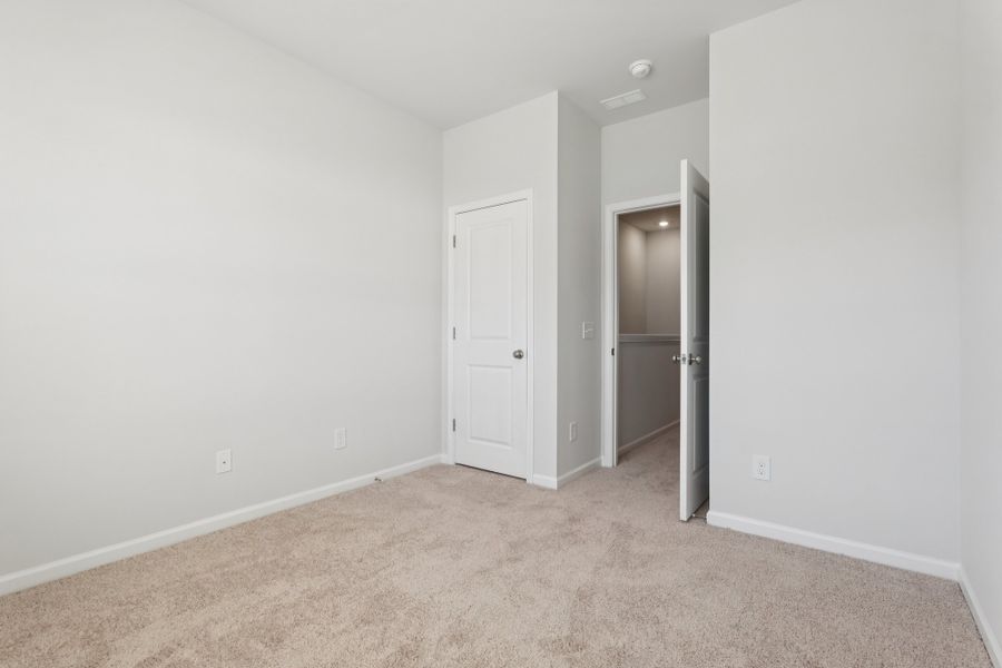 Spacious, unfurnished interior of a new home in Lakeview Village, Charlotte (Image 19).