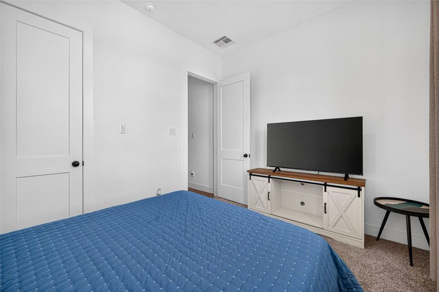 Furnished interior view inside a new home in , Iowa Colony (Image 17).