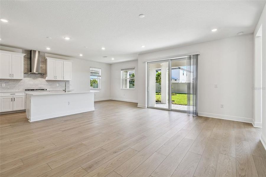 Spacious, unfurnished interior of a new home in Hawkstone, Sarasota (Image 16).