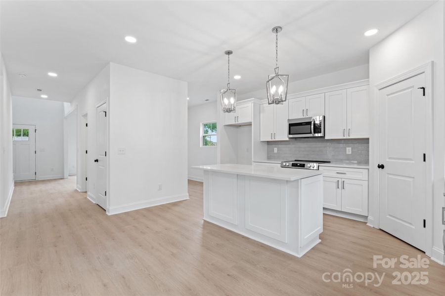 Spacious, unfurnished interior of a new home in , Harrisburg (Image 15).