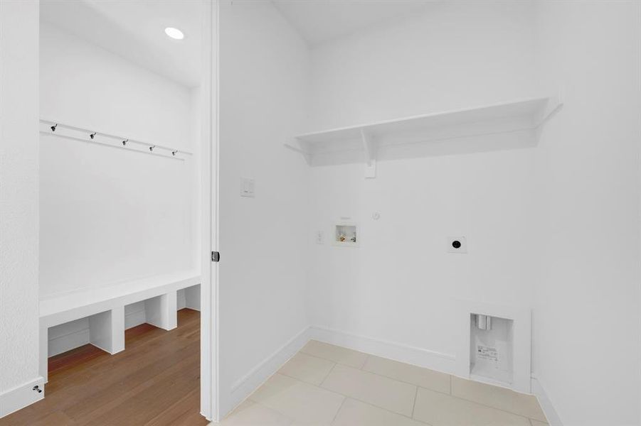 Spacious, unfurnished interior of a new home in Kreymer at the Park, Wylie (Image 21). Spacious, unfurnished interior of a new home in Kreymer at the Park, Wylie (Image 21).