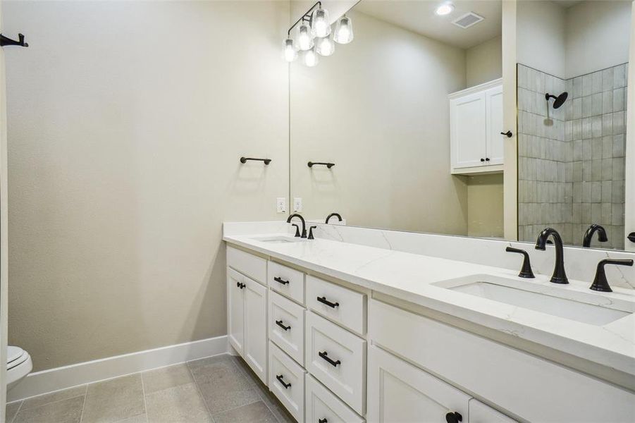 Hall bathroom with dual sinks and great storage! Hall bathroom with dual sinks and great storage!