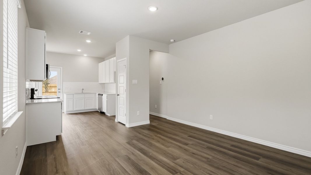 Dining room to kitchen