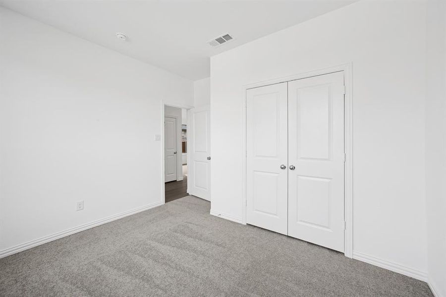 Spacious, unfurnished interior of a new home in Tarrytown, Crowley (Image 13).
