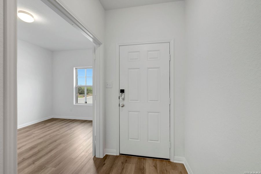 Spacious, unfurnished interior of a new home in Mesquite Ridge, San Antonio (Image 17).