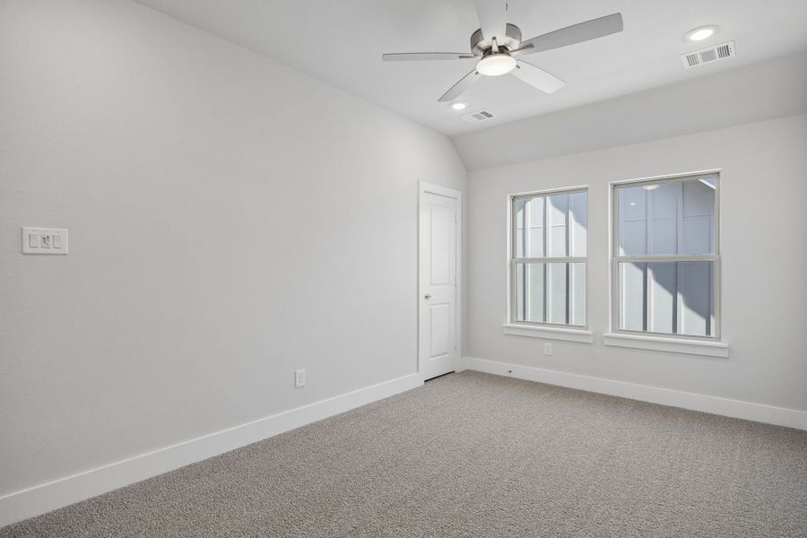 Spacious, unfurnished interior of a new home in Dove Hollow, Waxahachie (Image 29). Spacious, unfurnished interior of a new home in Dove Hollow, Waxahachie (Image 29).